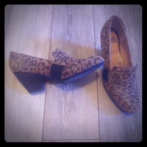 Sofft Anarosa Leopard print slide on.